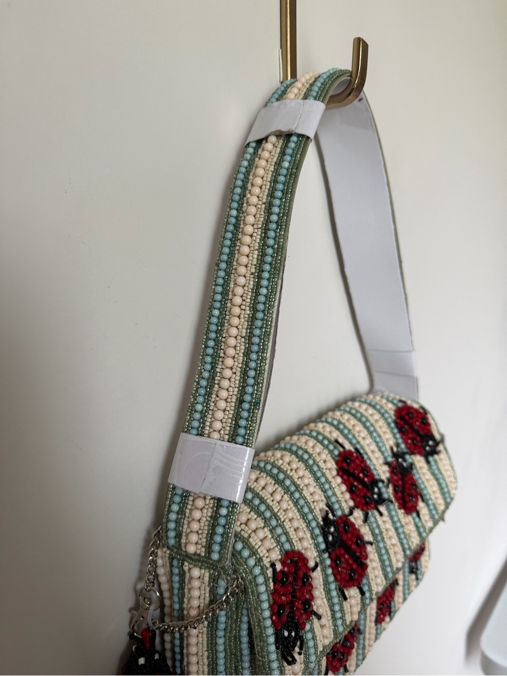 Viral Beaded Ladybug striped Shoulder Bag in green and Cream - Picture 5 of 7